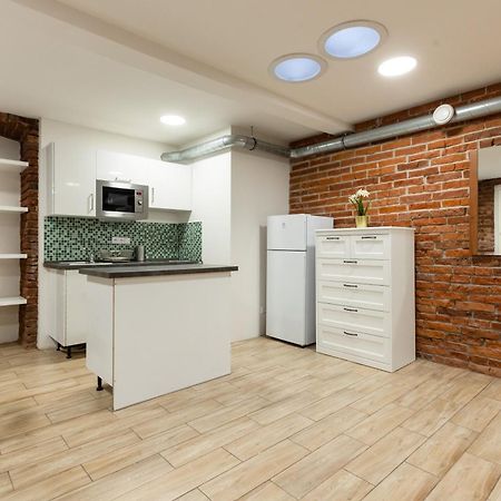 Spacious Apartment In Quiet Courtyard Near Charles Bridge براغ المظهر الخارجي الصورة