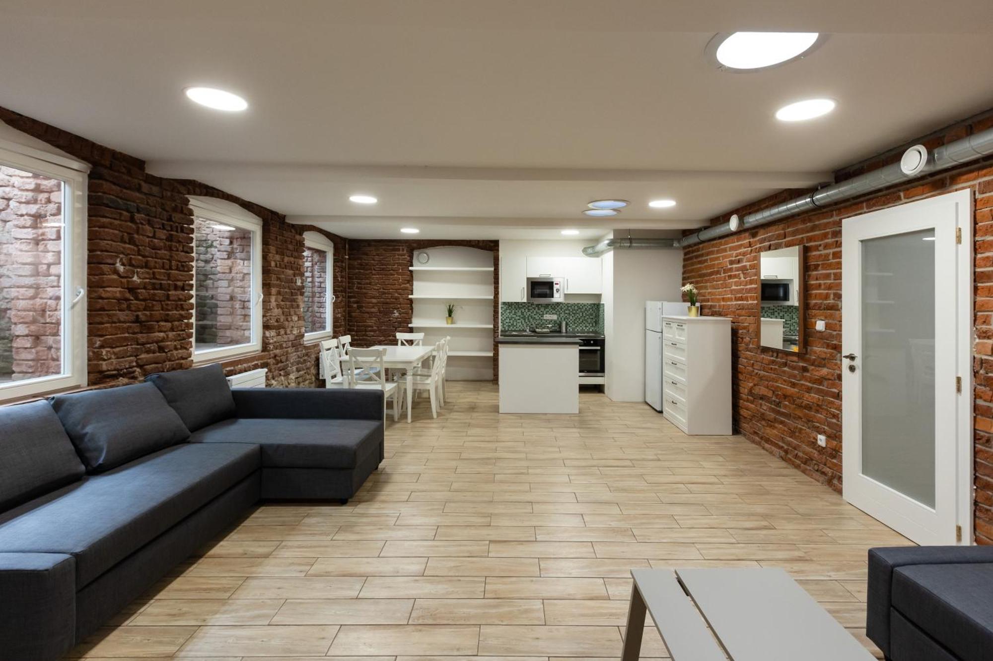 Spacious Apartment In Quiet Courtyard Near Charles Bridge براغ المظهر الخارجي الصورة