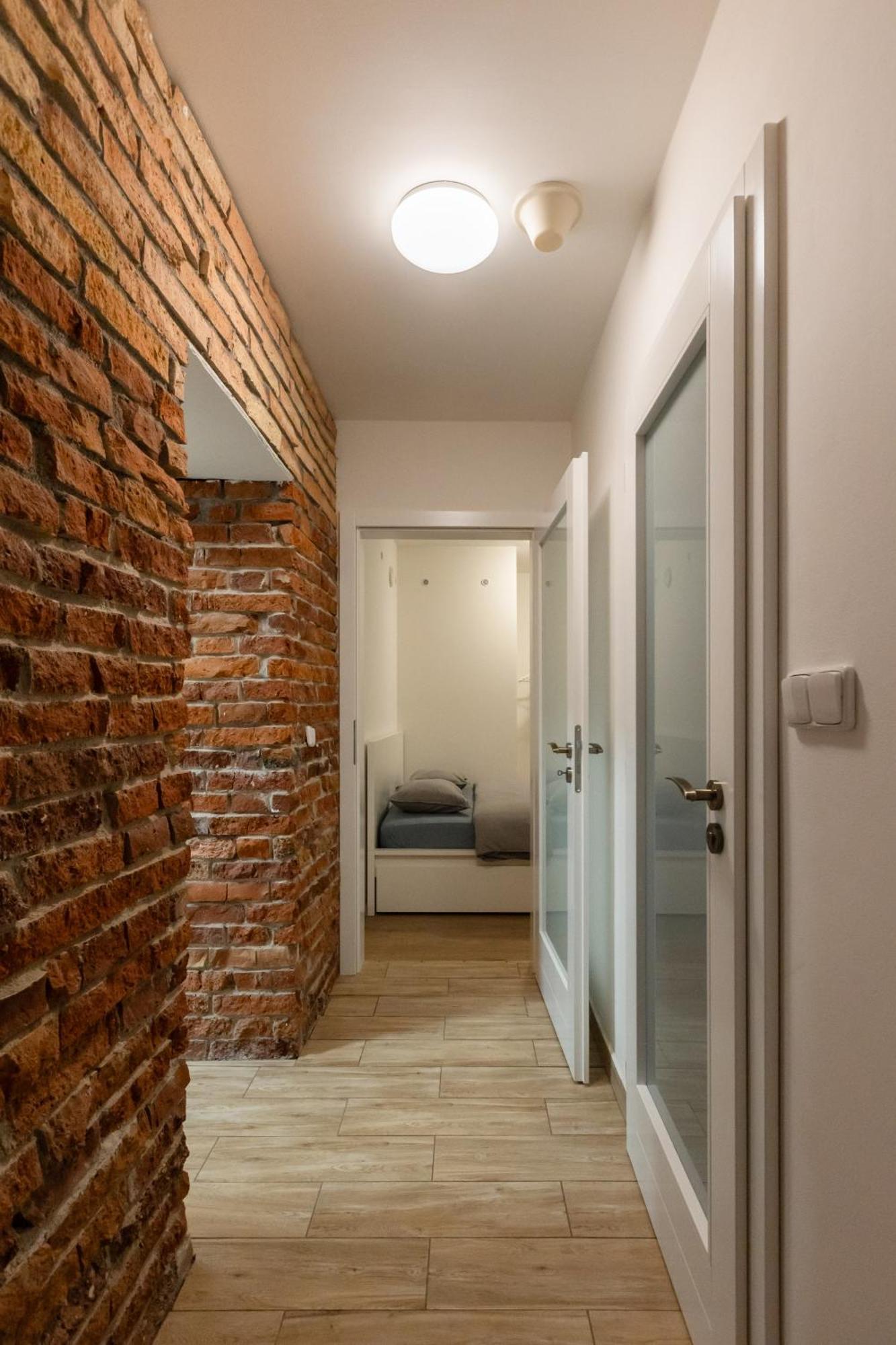 Spacious Apartment In Quiet Courtyard Near Charles Bridge براغ المظهر الخارجي الصورة