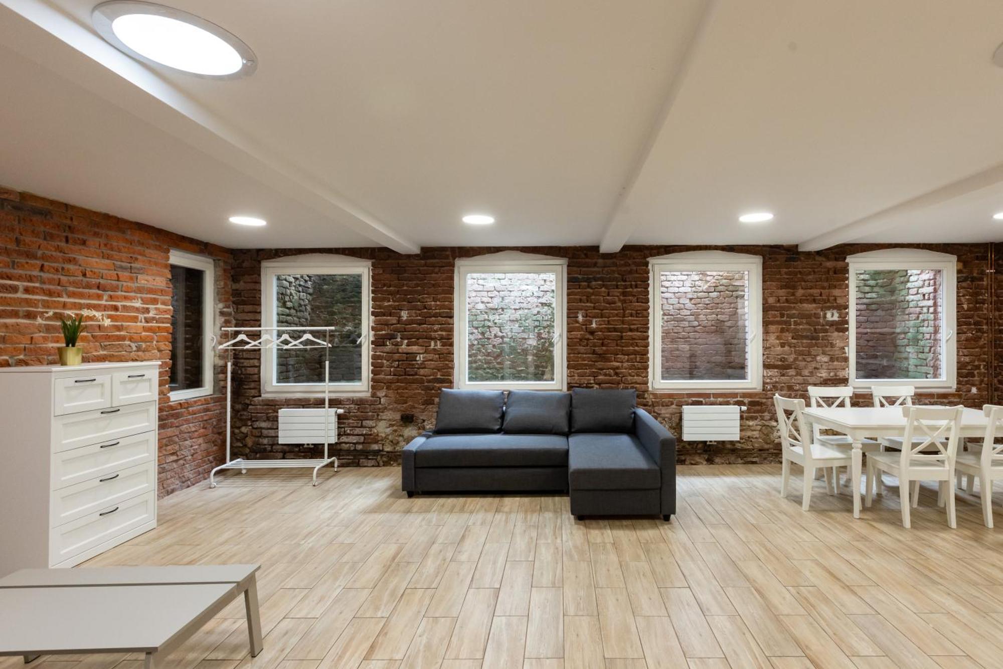 Spacious Apartment In Quiet Courtyard Near Charles Bridge براغ المظهر الخارجي الصورة